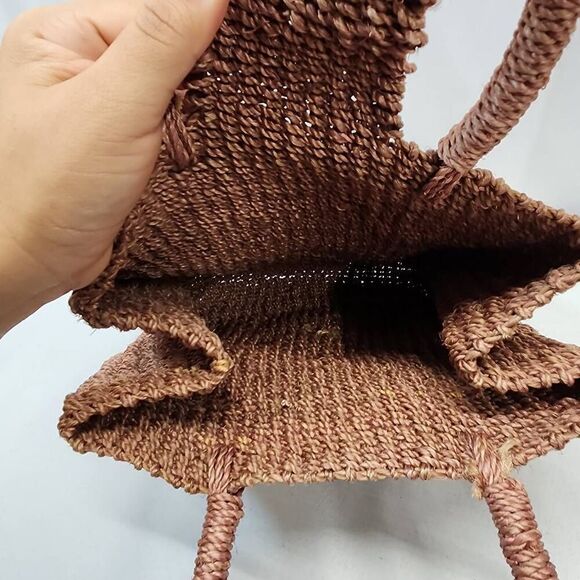 Handmade Woven Straw Tote Bag Brown Boho Beach Purse with Coconut Button Closure - Picture 5 of 8